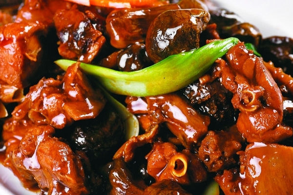 松茸燒土雞的做法