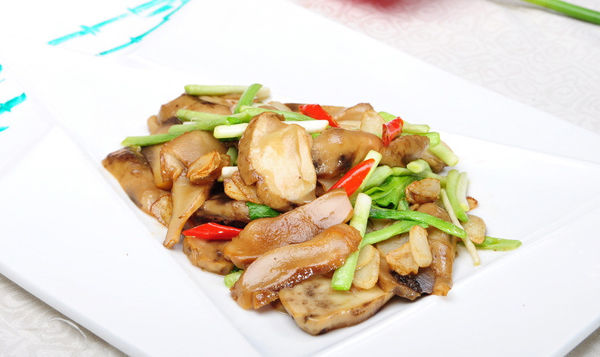 青椒炒松茸的做法