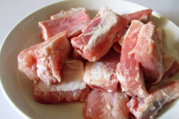 新鮮松茸蓮藕排骨湯的具體做法步驟