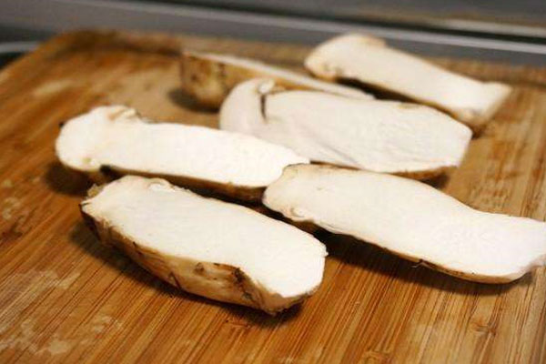 新鮮松茸在烹飪的時(shí)候需要用水焯嗎