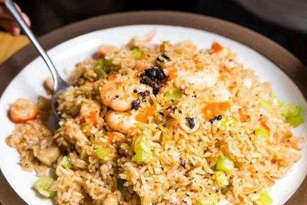 黑松露蝦仁炒飯?jiān)趺醋龊贸? src=