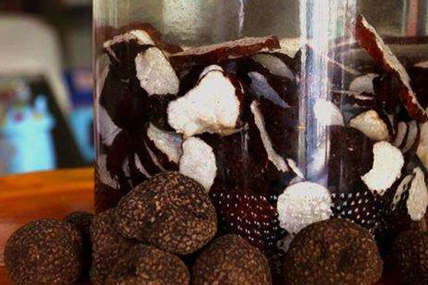 新鮮黑松露泡酒好還是干松露泡酒好