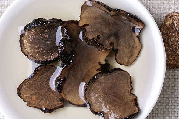 黑松露可以直接泡水喝嗎，具有哪些功效與作用