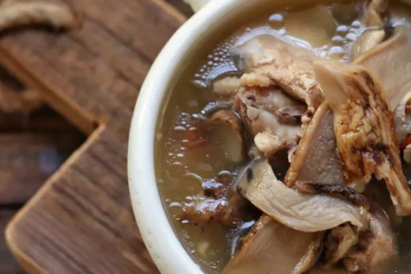 手術(shù)后可以吃松茸燉雞湯么