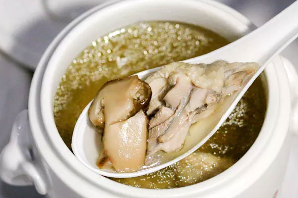 松露松茸燉雞的做法