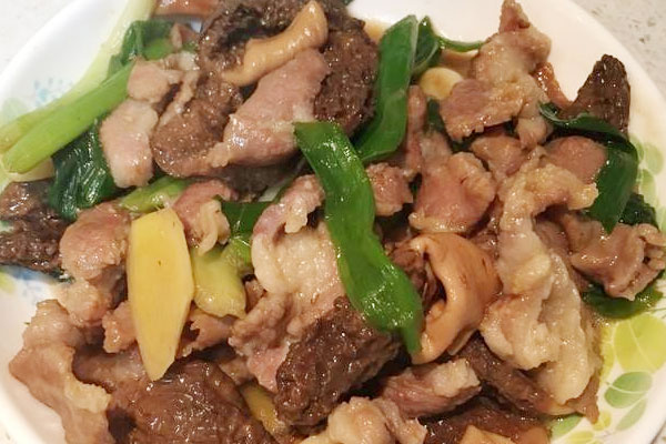新鮮羊肚菌炒肉的功效作用與營(yíng)養(yǎng)價(jià)值