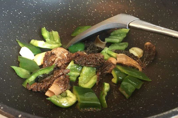 青椒炒羊肚菌怎么做才好吃