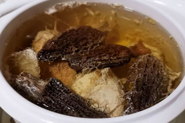 羊肚菌湯會致小孩早熟嗎