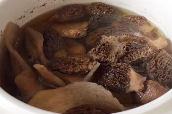 隔夜的羊肚菌湯還可以喝嗎