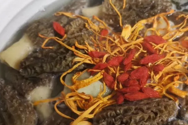 羊肚菌蟲草花煲雞湯的營養(yǎng)價值與功效作用