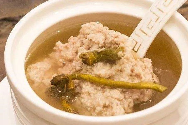 羊肚菌石斛蟲草花煲瘦肉的營養(yǎng)價(jià)值與功效作用