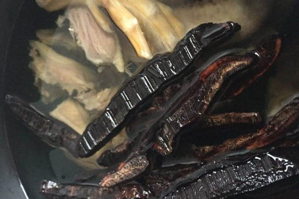 靈芝羊肚菌鴨煲的營養(yǎng)價值與功效作用