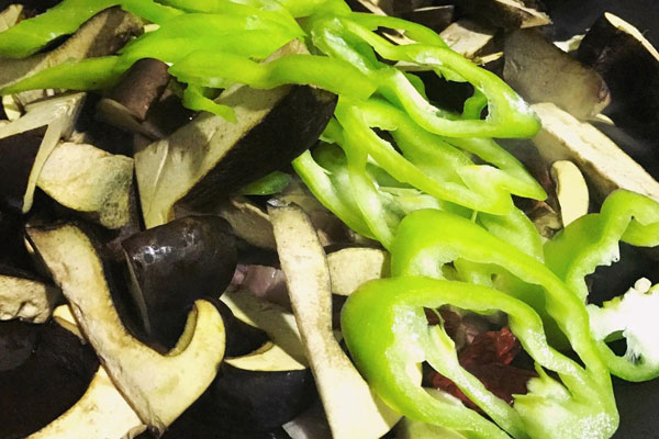 青椒炒牛肝菌的功效作用與營(yíng)養(yǎng)價(jià)值