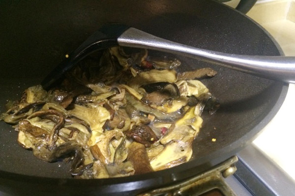 干牛肝菌炒肉的做法竅門(mén)