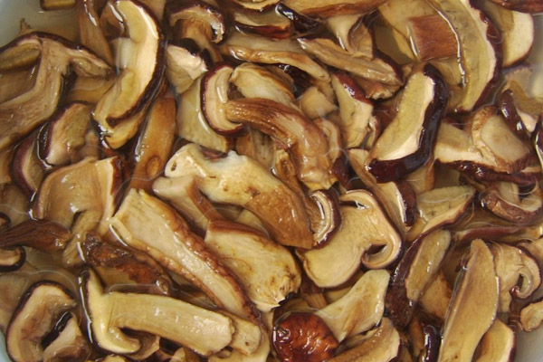 痛風(fēng)病人可以吃哪些食物