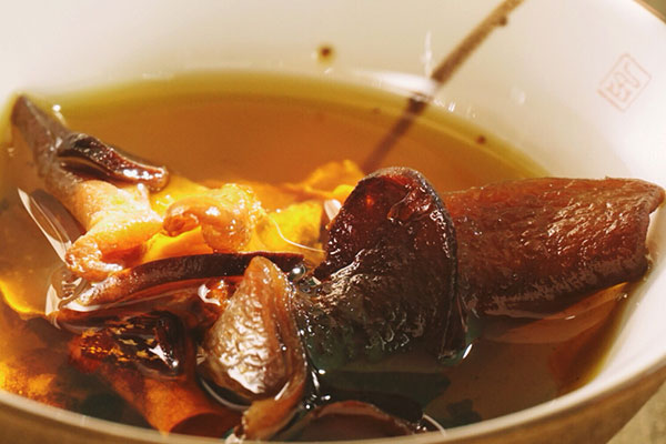 云南油浸牛肝菌的做法竅門(mén)，油炸牛肝菌的吃法推薦