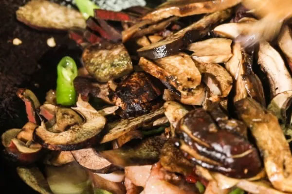 新鮮牛肝菌炒肉片的功效作用與營養(yǎng)價值