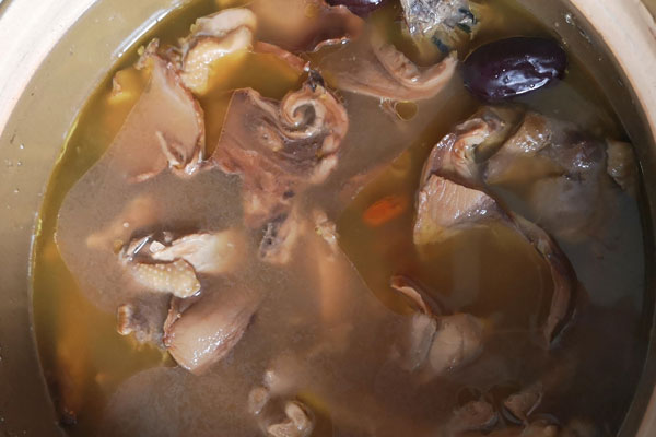 產(chǎn)婦可以吃牛肝菌燉雞嗎，產(chǎn)婦吃牛肝菌的好處