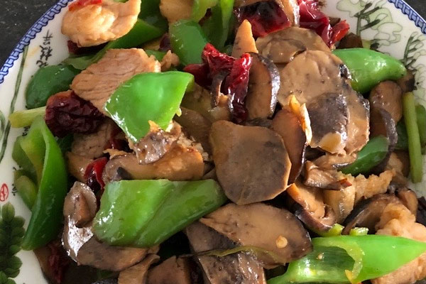 牛肝菌口感是酸的嗎，炒熟的牛肝菌隔夜能吃么