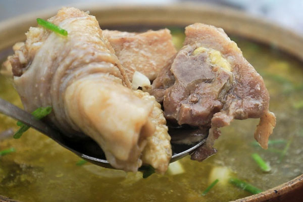 牛肝菌煲雞湯什么時候放鹽最好