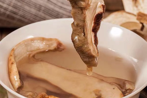 干牛肝菌泡了兩天還能吃嗎，干牛肝菌怎么吃才去火