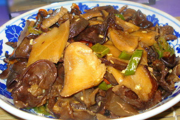 木耳炒牛肝菌怎么做才好吃