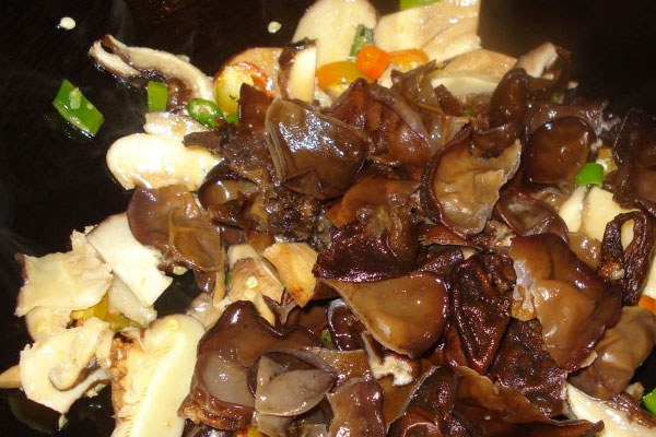 木耳炒牛肝菌的功效作用與營養(yǎng)價值