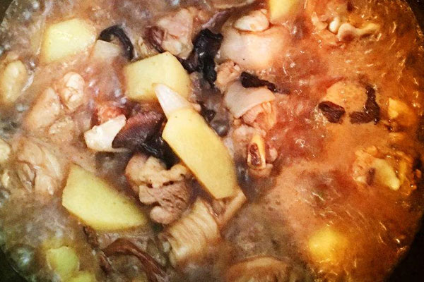 牛肝菌黃燜雞的做法技巧