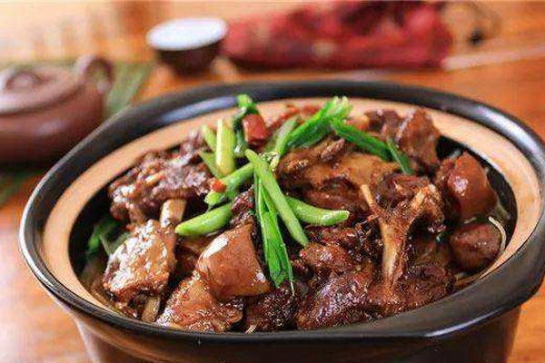 牛肝菌燉羊腿肉怎么做才好吃