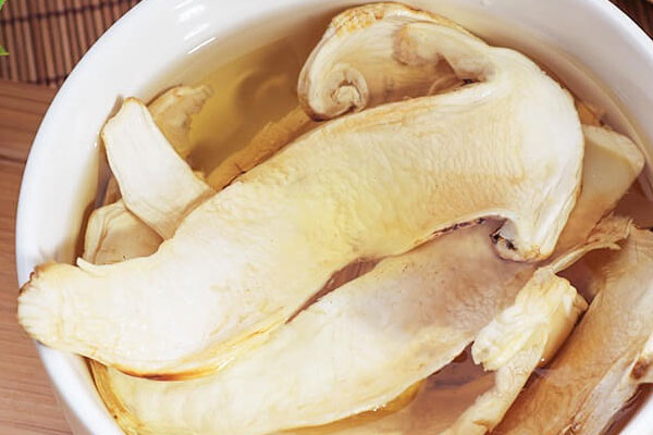 泡干松茸的水要不要倒掉，長期喝松茸泡的水好嗎