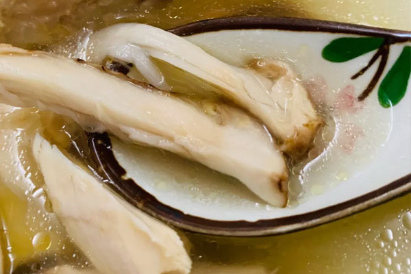 松茸可以和蘑菇一起燉湯嗎 松茸可以和蘑菇一起燉湯嗎