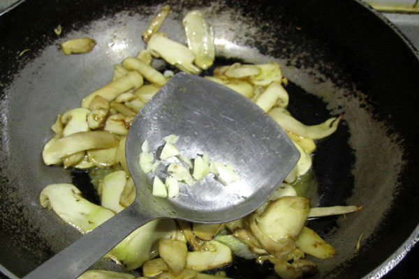 適合炒松茸的鍋