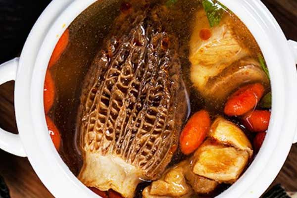 新鮮羊肚菌和雞煲湯的做法，羊肚菌可以炒著吃嗎