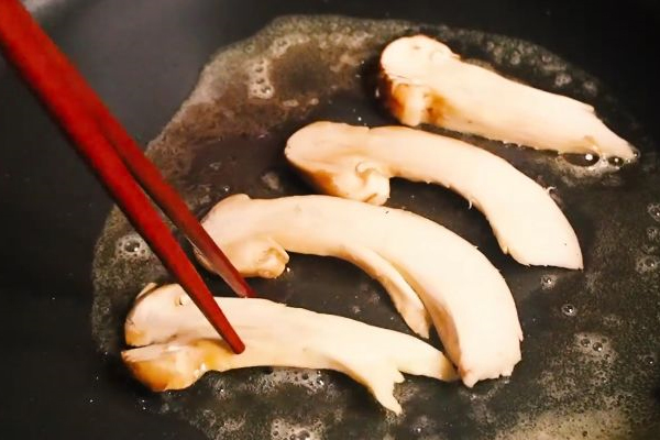 松茸用黃油好還是花生油好 松茸用黃油好還是花生油好