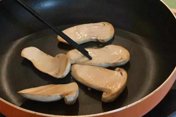 干煎松茸怎么做才好吃 干煎松茸怎么做才好吃