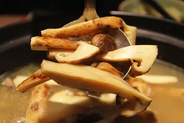 野生菌火鍋湯底怎么熬，新鮮松茸火鍋要煮多久