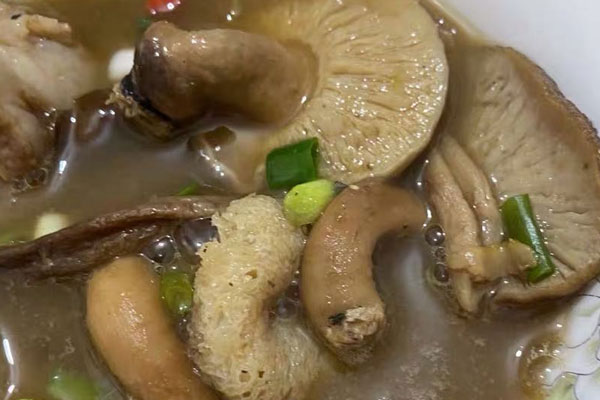 糖尿病人可以喝牛肝菌肉湯嗎，白牛肝菌可以涮火鍋嗎