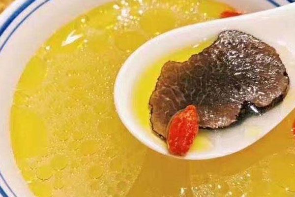 糖尿病人可以吃松露燉茯苓嗎，腎虛的人能吃松露茯苓湯嗎