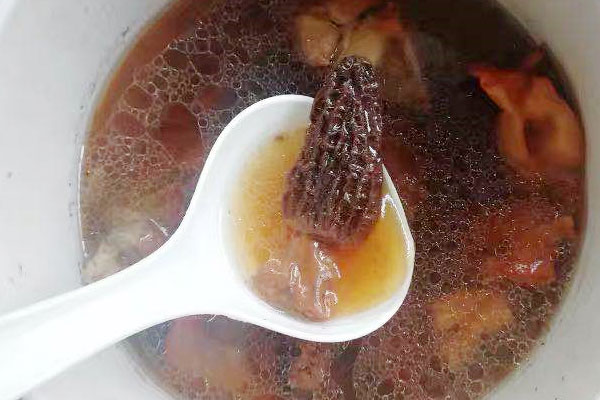 羊肚菌燉鴨湯有哪些食用禁忌呢 羊肚菌燉鴨湯有哪些食用禁忌呢