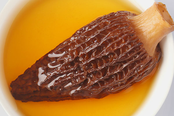 羊肚菌對(duì)皮膚有什么作用，羊肚菌對(duì)坐月子的功效作用