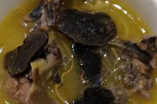 松露是菇類嗎，松露能和口蘑一起煮嗎