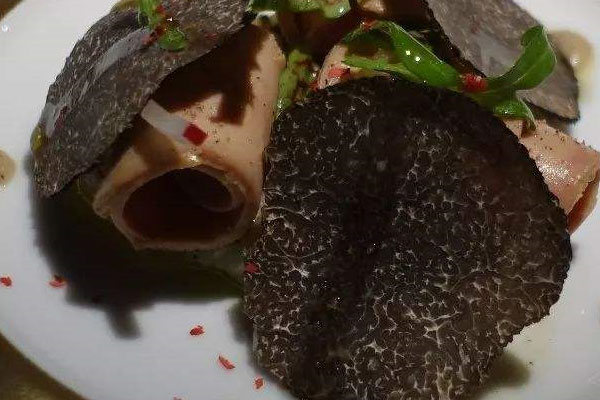 新鮮松露里面是黑色正常嗎 新鮮松露里面是黑色正常嗎