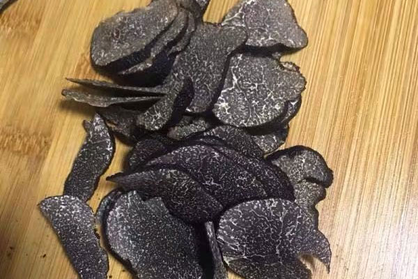 黑松露7月份可以吃嗎，黑松露生吃好還是熟吃好