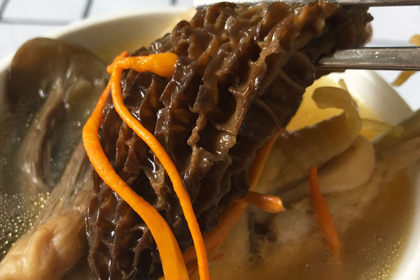 哺乳期可以喝羊肚菌燉雞湯，羊肚菌搭配什么對(duì)脾胃好