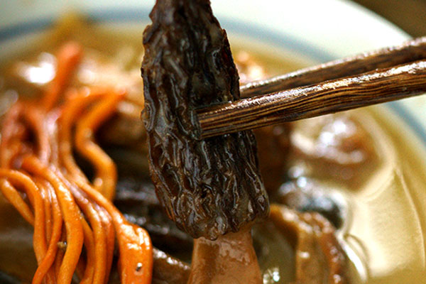 野生羊肚菌能通便嗎，冬季如何煲羊肚菌湯才營(yíng)養(yǎng)