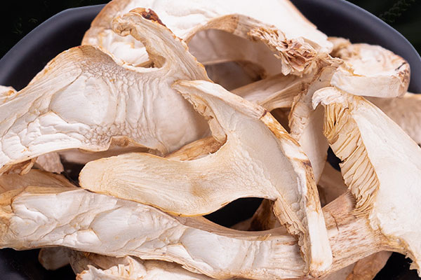 燉雞何時放干松茸好 燉雞何時放干松茸好