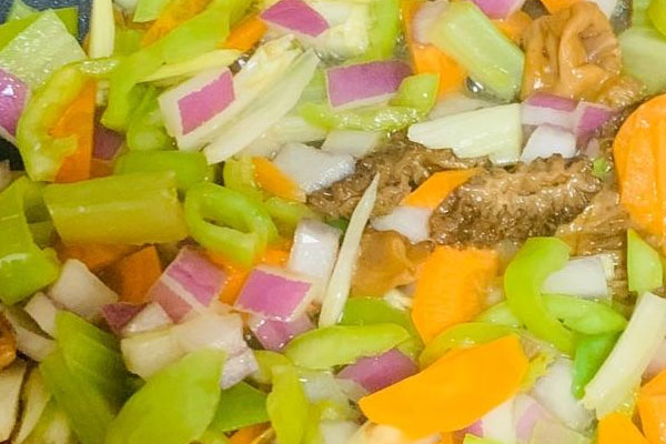 羊肚菌炒芹菜的功效作用與營養(yǎng)價(jià)值 羊肚菌炒芹菜的功效作用與營養(yǎng)價(jià)值