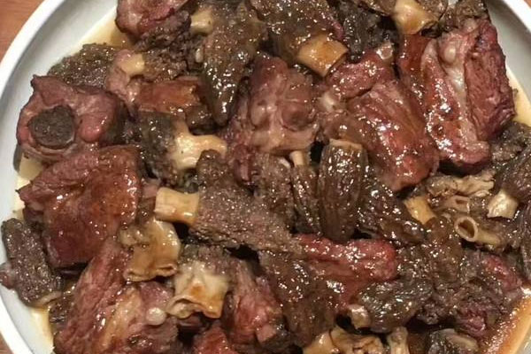 羊肚菌煎燜五花肉的做法竅門 羊肚菌煎燜五花肉的做法竅門