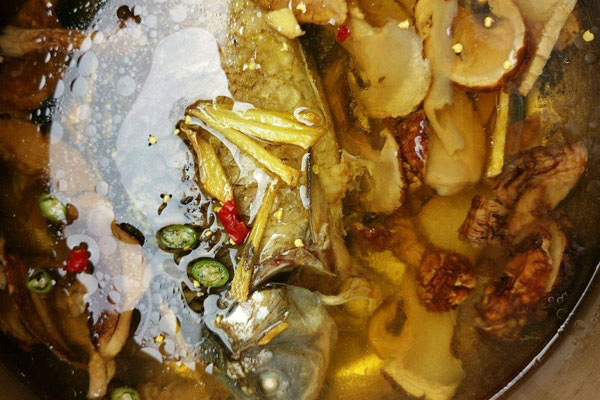 松茸鯽魚(yú)辣湯怎么做好吃，松茸什么時(shí)候放合適