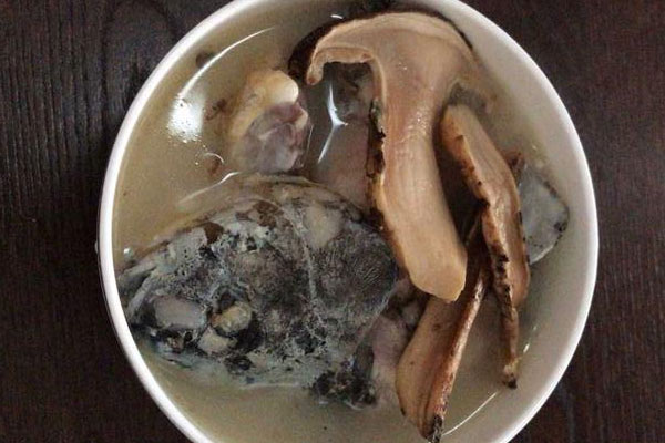 松茸鯽魚(yú)辣湯的松茸什么時(shí)候放最好 松茸鯽魚(yú)辣湯的松茸什么時(shí)候放最好